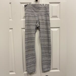 Lululemon  High Times Tight Cyber Stripe White Silver Fox 7/8 length size 6